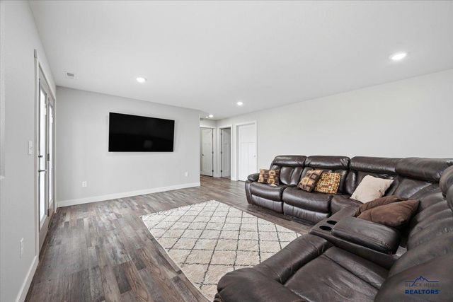 3120 CAYMUS DR, Rapid City, SD 57703