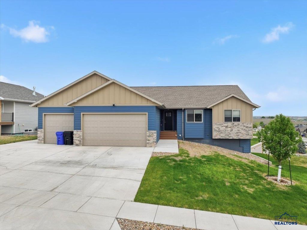 3120 CAYMUS DR, Rapid City, SD 57703