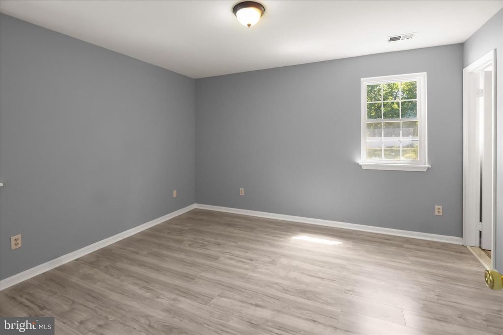 Image 17 of property listing at 3005 BRAMBLEWOOD CT, Waldorf, MD 20603