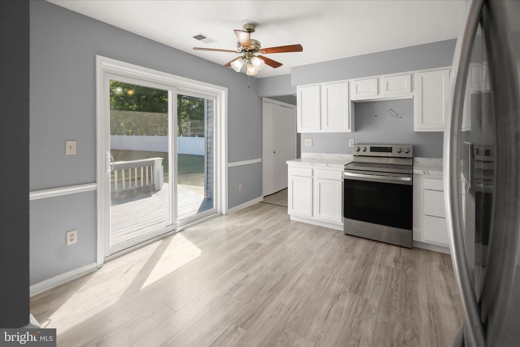 Image 8 of property listing at 3005 BRAMBLEWOOD CT, Waldorf, MD 20603