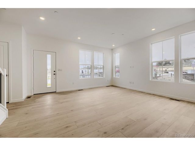 7613 S Mobile Way, Centennial, CO 80016