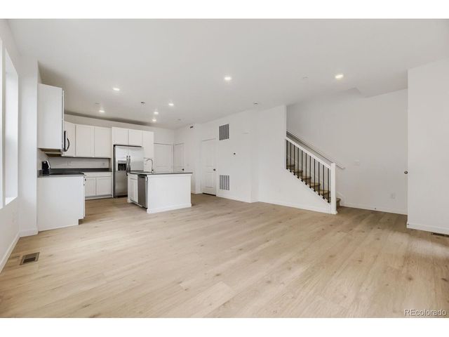 7613 S Mobile Way, Centennial, CO 80016