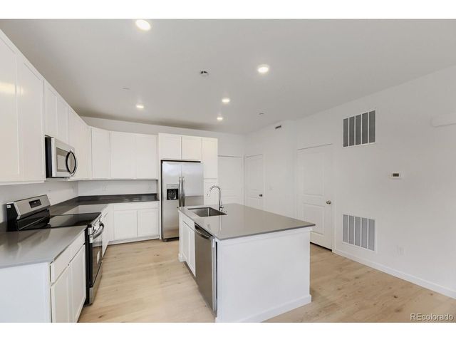 7613 S Mobile Way, Centennial, CO 80016