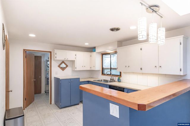 2420 Pine Ln SE, Albany, OR 97322