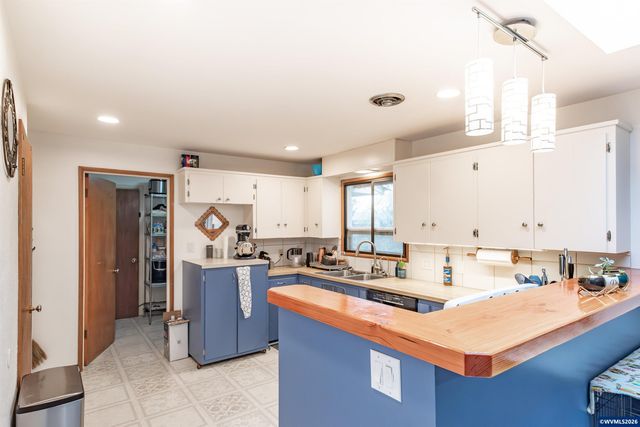 2420 Pine Ln SE, Albany, OR 97322