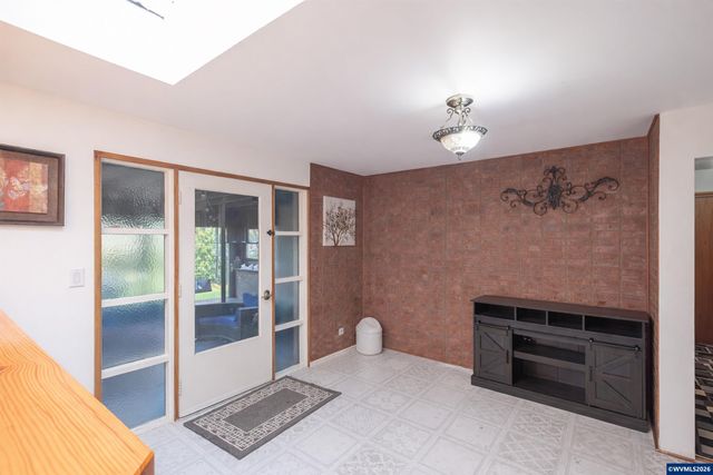 2420 Pine Ln SE, Albany, OR 97322