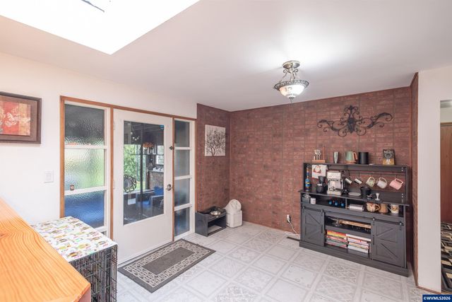 2420 Pine Ln SE, Albany, OR 97322