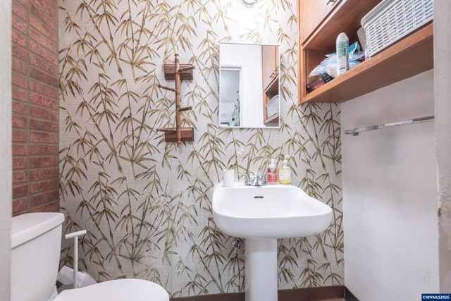 2420 Pine Ln SE, Albany, OR 97322