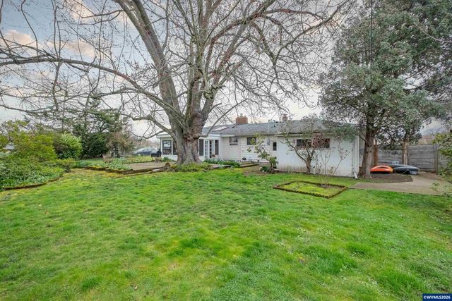 2420 Pine Ln SE, Albany, OR 97322