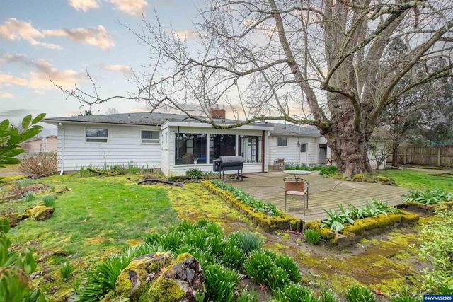 2420 Pine Ln SE, Albany, OR 97322