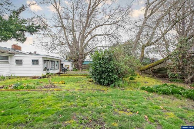 2420 Pine Ln SE, Albany, OR 97322