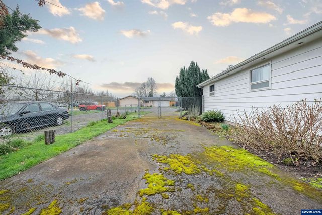 2420 Pine Ln SE, Albany, OR 97322