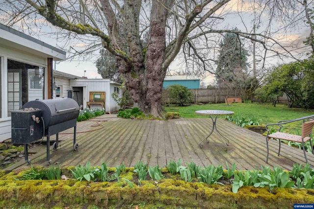 2420 Pine Ln SE, Albany, OR 97322