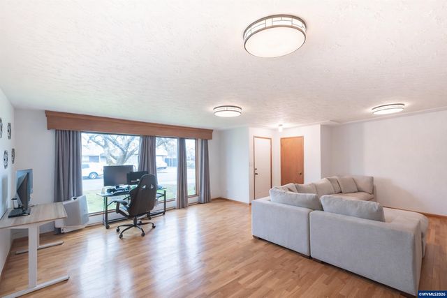 2420 Pine Ln SE, Albany, OR 97322