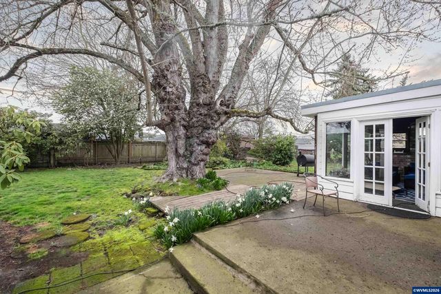 2420 Pine Ln SE, Albany, OR 97322