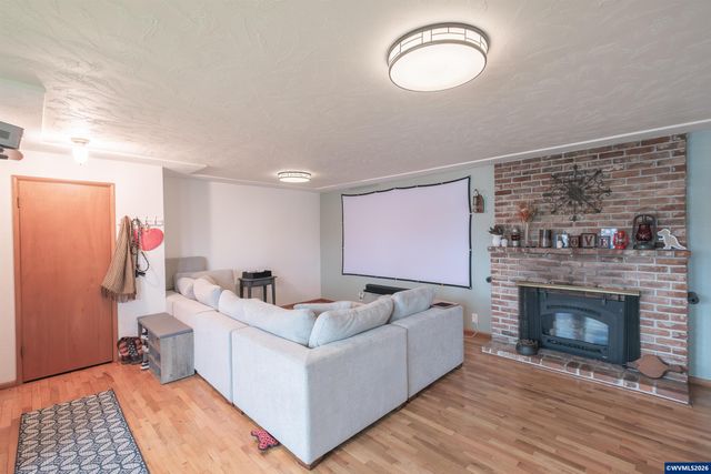 2420 Pine Ln SE, Albany, OR 97322