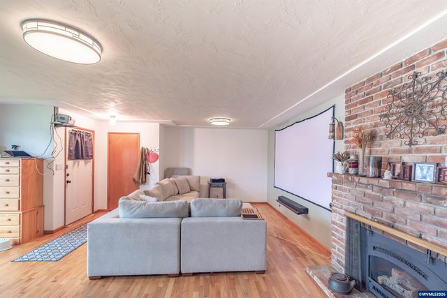 2420 Pine Ln SE, Albany, OR 97322