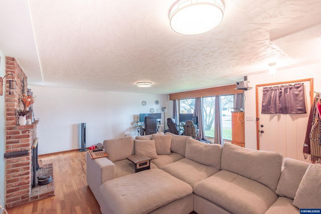 2420 Pine Ln SE, Albany, OR 97322