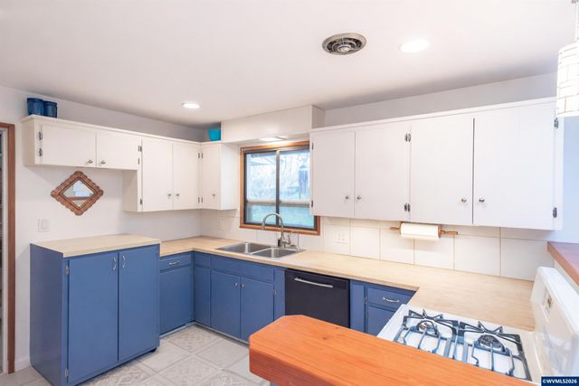 2420 Pine Ln SE, Albany, OR 97322