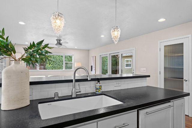 5325 Shepard Ave, Sacramento, CA 95819