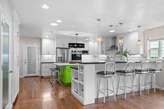 5325 Shepard Ave, Sacramento, CA 95819