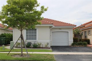 936 SW 180th Ter, Pembroke Pines, FL 33029