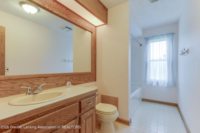 4115 W Howe Road, Dewitt, MI 48820