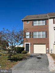 15 EFFIE LN, Martinsburg, WV 25404
