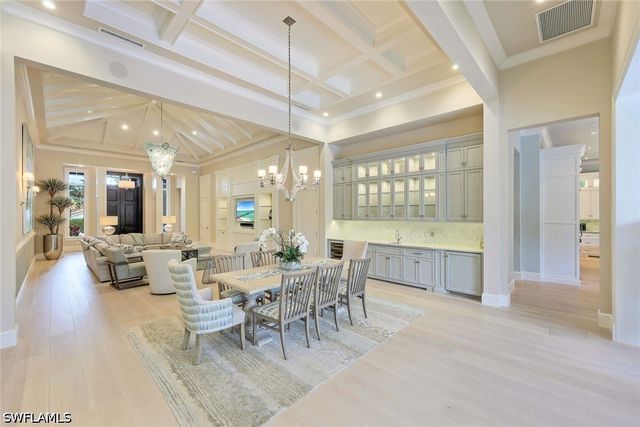 425 Harbour DR, Naples, FL 34103