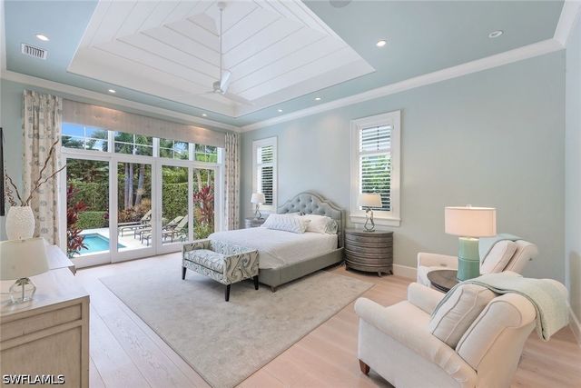 425 Harbour DR, Naples, FL 34103