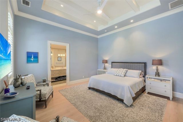 425 Harbour DR, Naples, FL 34103