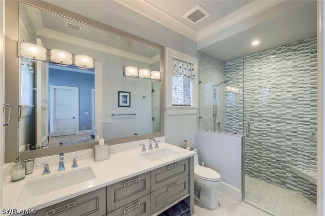 425 Harbour DR, Naples, FL 34103