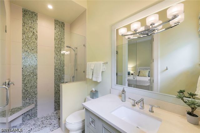 425 Harbour DR, Naples, FL 34103