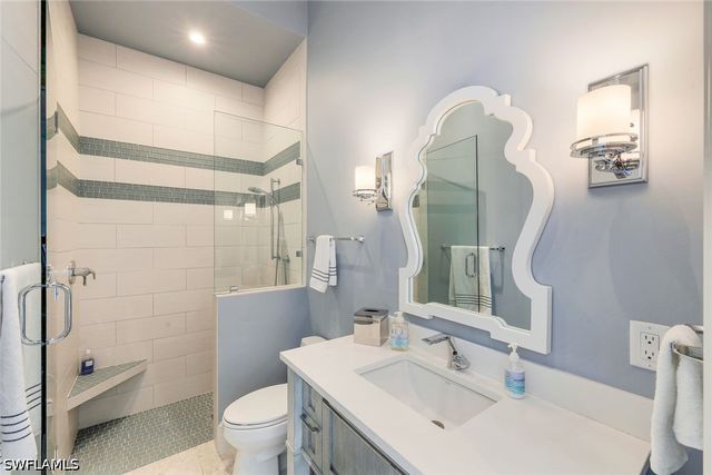 425 Harbour DR, Naples, FL 34103
