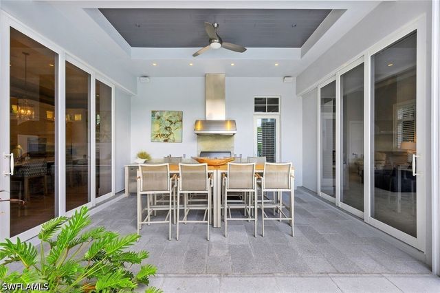 425 Harbour DR, Naples, FL 34103