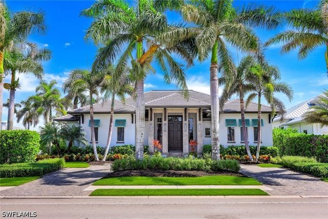 425 Harbour DR, Naples, FL 34103
