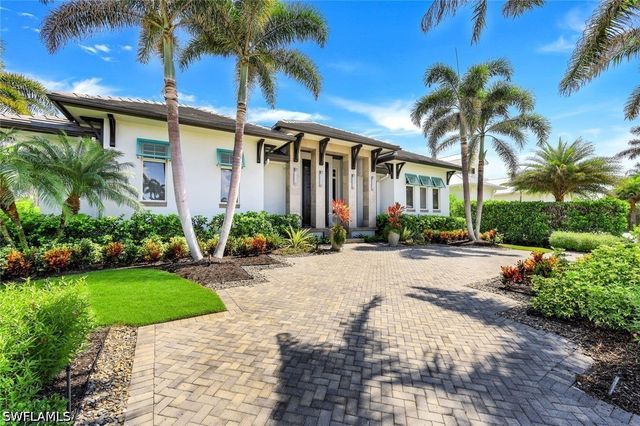 425 Harbour DR, Naples, FL 34103