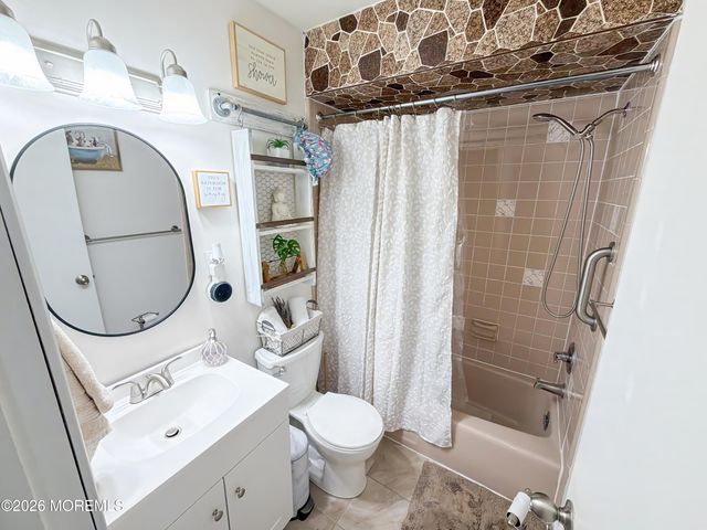 35 Drexel Drive, Jackson, NJ 08527