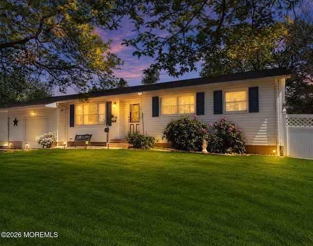 35 Drexel Drive, Jackson, NJ 08527