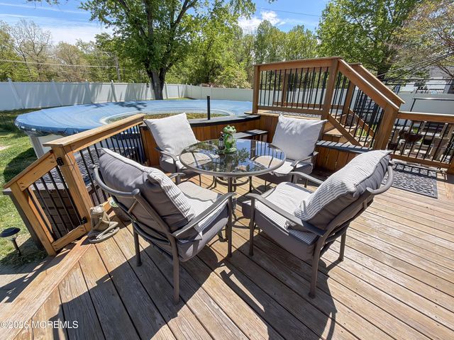 35 Drexel Drive, Jackson, NJ 08527