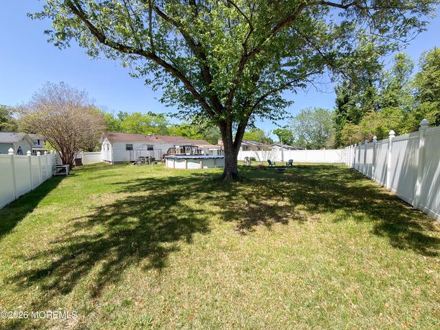 35 Drexel Drive, Jackson, NJ 08527