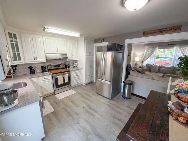 35 Drexel Drive, Jackson, NJ 08527