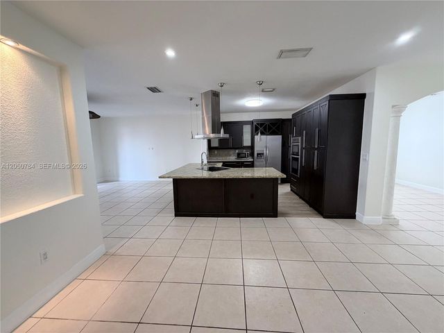4617 NW 96th Ave -, Doral, FL 33178