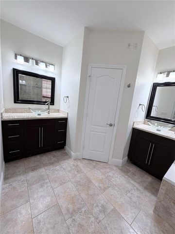 4617 NW 96th Ave -, Doral, FL 33178