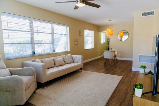 1900 NE 8th Court 201, Fort Lauderdale, FL 33304