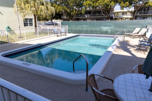 1900 NE 8th Court 201, Fort Lauderdale, FL 33304