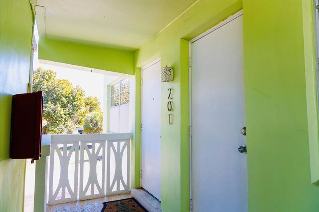 1900 NE 8th Court 201, Fort Lauderdale, FL 33304