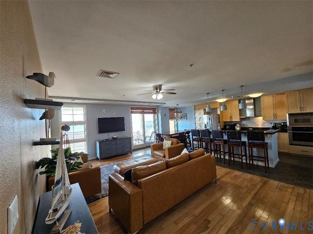 3738 Sandpiper Rd Unit#432B, Virginia Beach, VA 23456