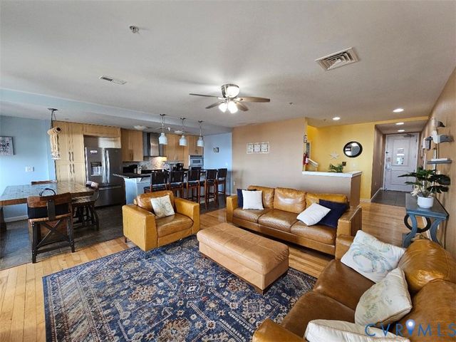 3738 Sandpiper Rd Unit#432B, Virginia Beach, VA 23456