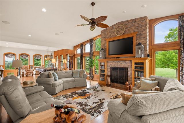 153 Berkeys Lane, Quemahoning Twp, PA 15563